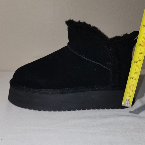 Koolaburra by Ugg Sofiya Black Suede Booties, size... | Depop Koolaburra Black Ankle Boots & Booties